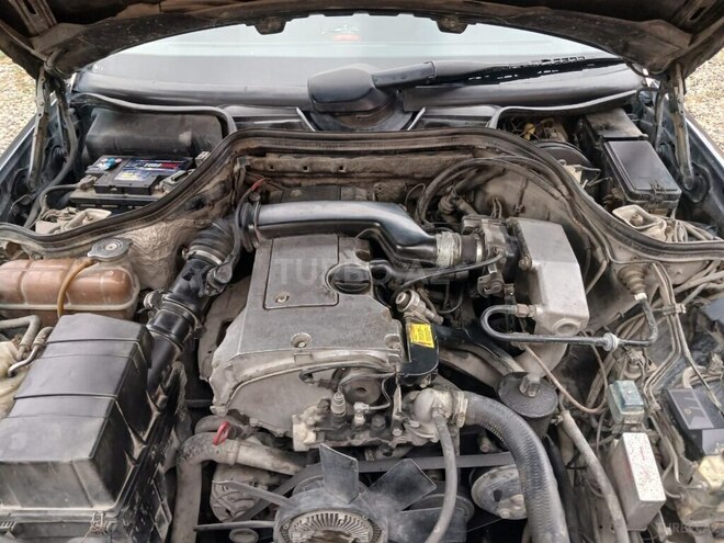 Mercedes E 220 1993, 352,000 km - 2.2 l - Bakı