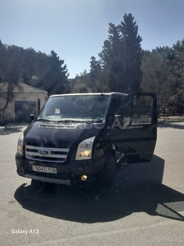 Ford Transit-8