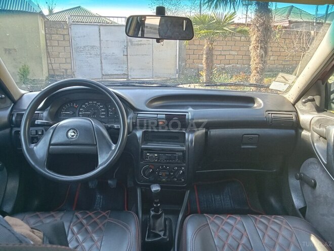 Opel Astra 1992, 395,000 km - 1.6 l - Zaqatala