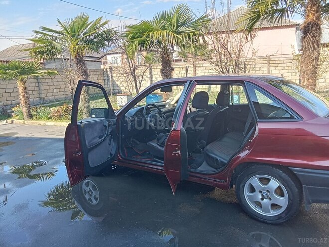 Opel Astra 1992, 395,000 km - 1.6 l - Zaqatala