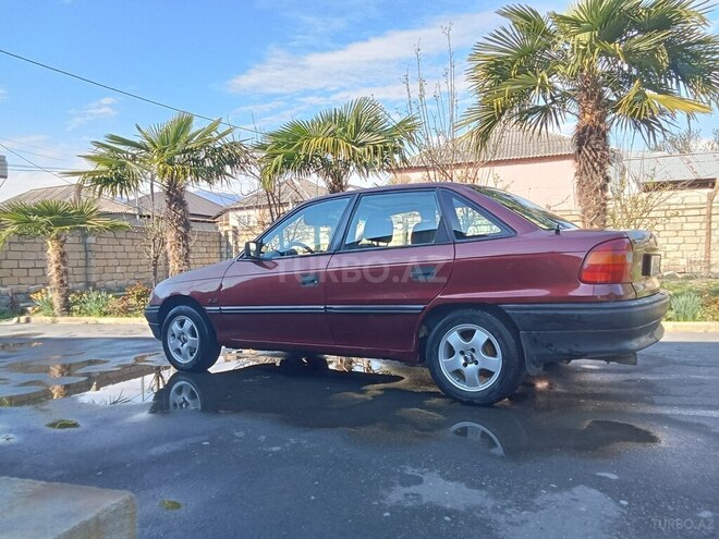 Opel Astra 1992, 395,000 km - 1.6 l - Zaqatala