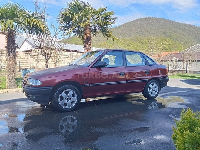 Opel Astra 1992, 395,000 km - 1.6 l - Zaqatala