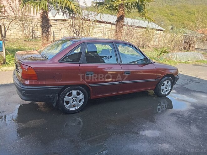 Opel Astra 1992, 395,000 km - 1.6 l - Zaqatala