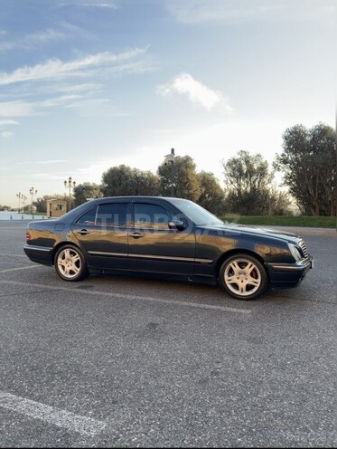 Mercedes E 220 d 2001, 557,000 km - 2.2 l - Bakı