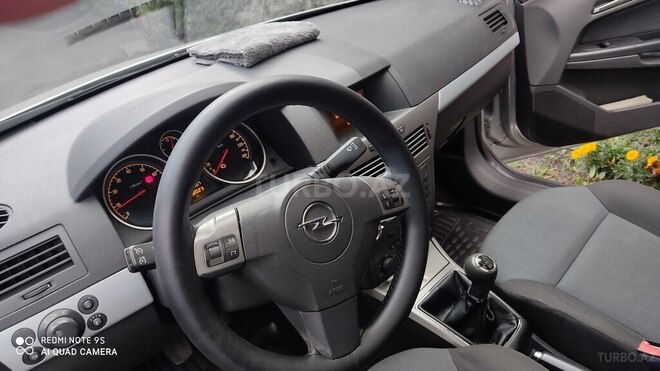 Opel Astra 2005, 330,000 km - 1.6 l - Zaqatala