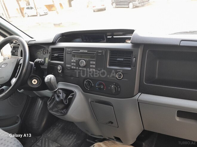 Ford Transit-21