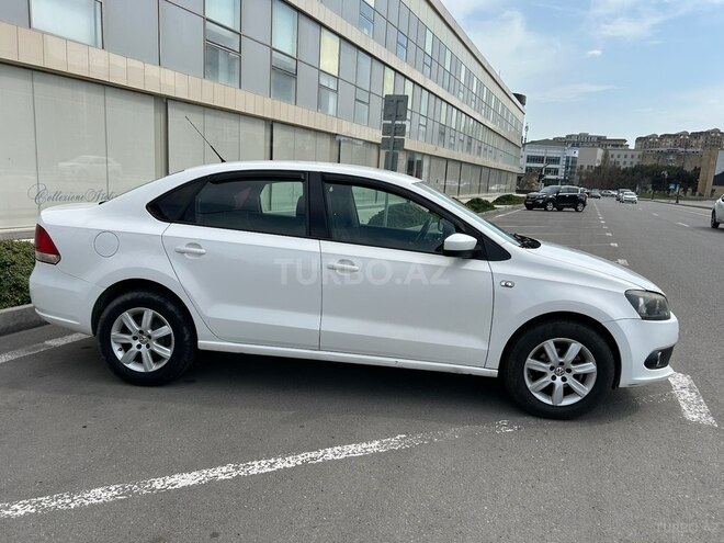Volkswagen Polo 2012, 300,000 km - 1.6 l - Bakı