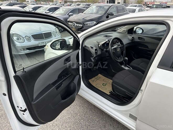 Chevrolet Aveo-12