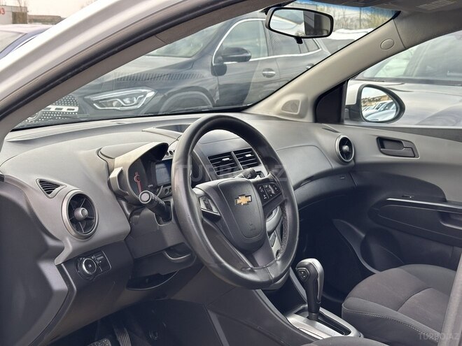 Chevrolet Aveo-10
