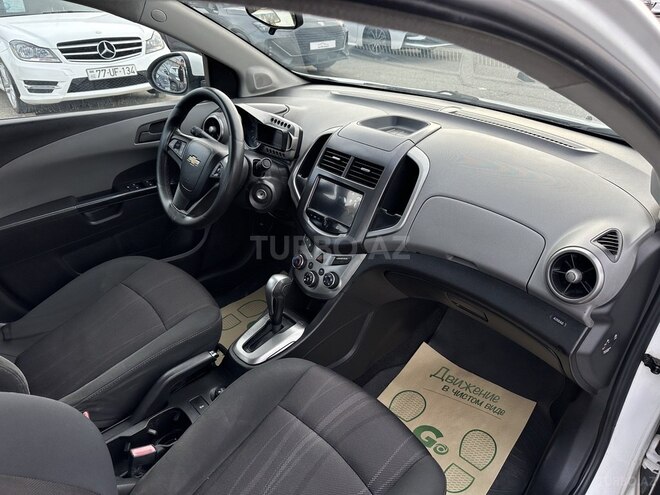 Chevrolet Aveo-13