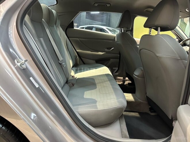 Hyundai Elantra-3