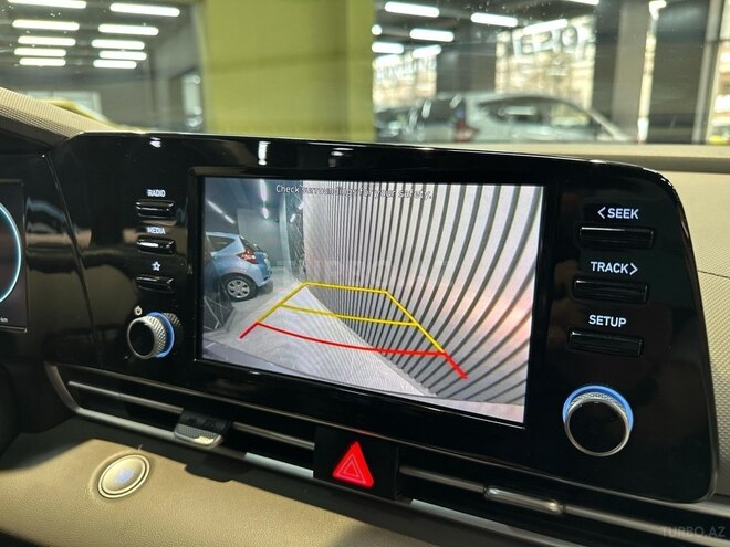 Hyundai Elantra-16