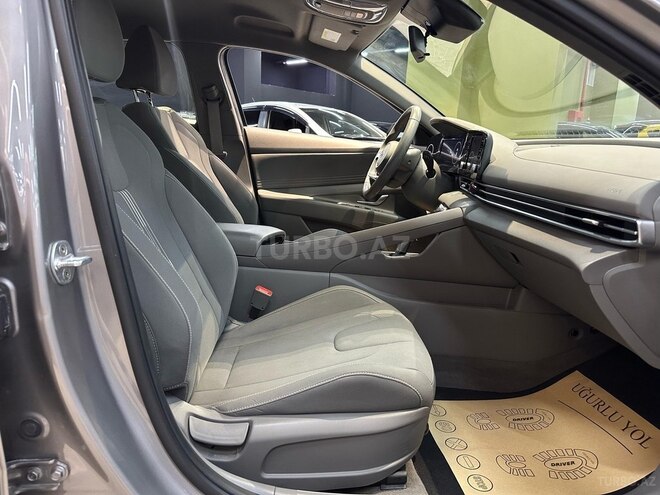 Hyundai Elantra-8