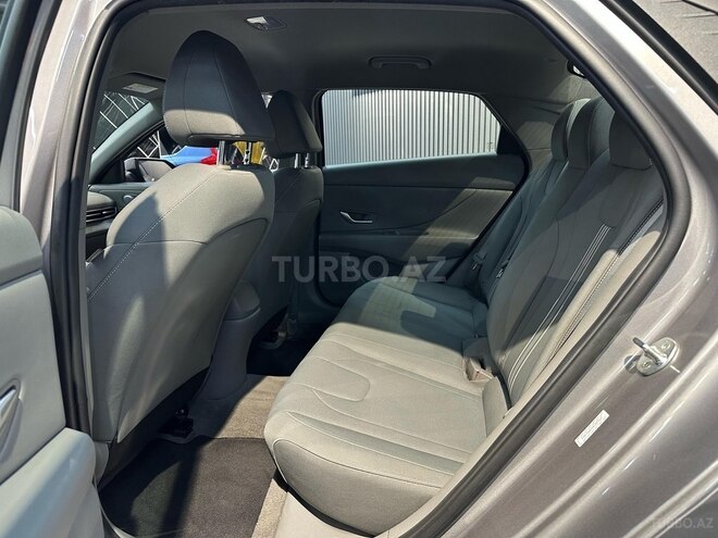 Hyundai Elantra-14