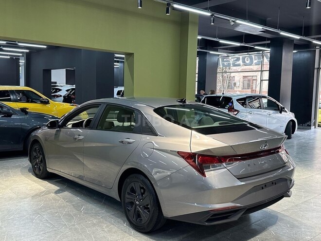 Hyundai Elantra-13