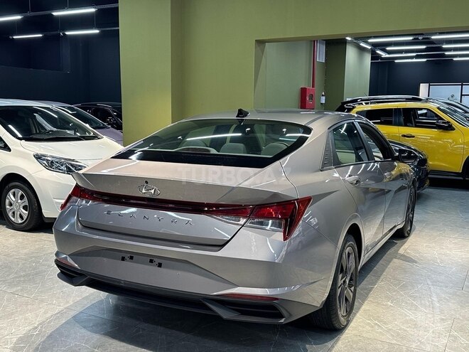 Hyundai Elantra-15