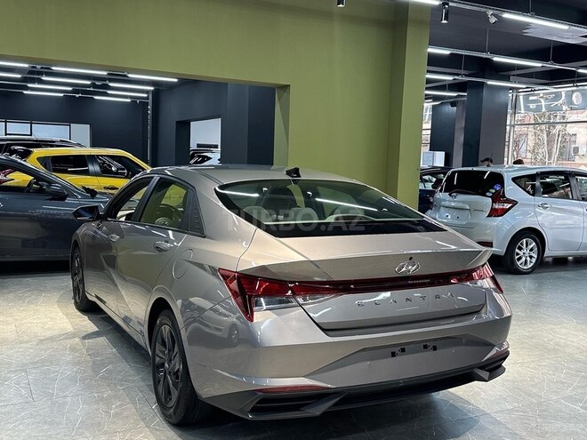 Hyundai Elantra-12