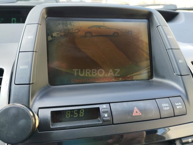 Toyota Prius-12