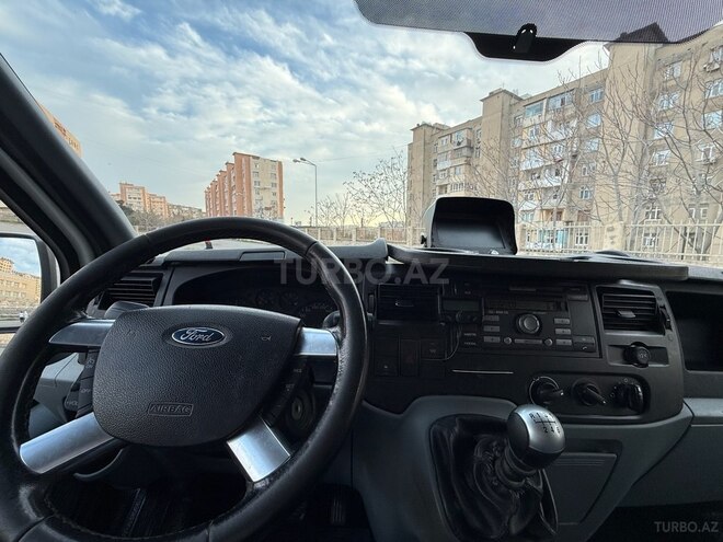 Ford Transit-9