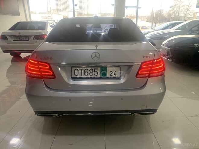 Mercedes E 220 d 2014, 207,100 km - 2.2 l - Bakı