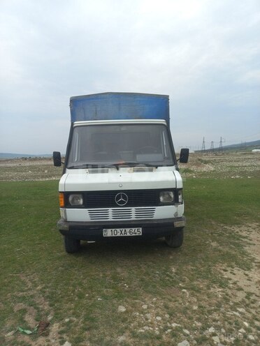 Mercedes 208 D 1990, 285,436 km - 2.3 l - İsmayıllı