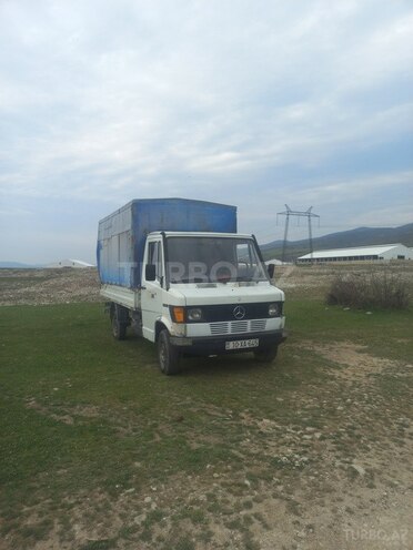 Mercedes 208 D 1990, 285,436 km - 2.3 l - İsmayıllı
