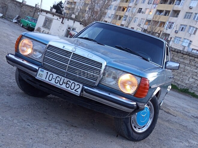 Mercedes  1979, 400,000 km - 2.3 л - Bakı