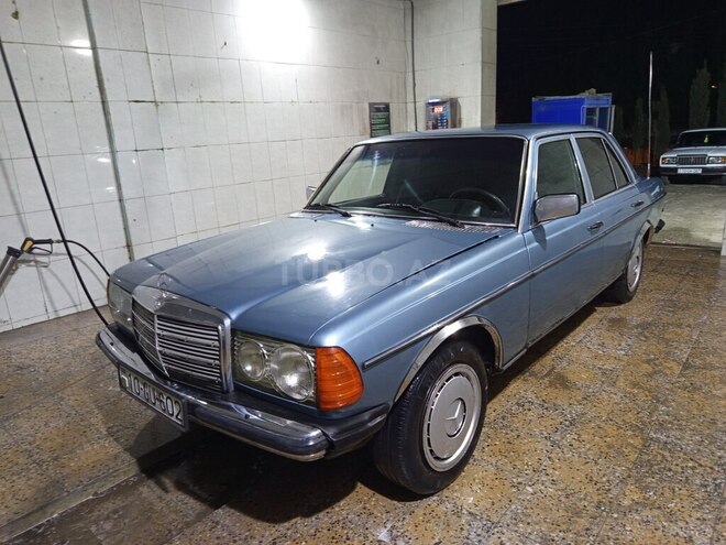 Mercedes  1979, 400,000 km - 2.3 л - Bakı