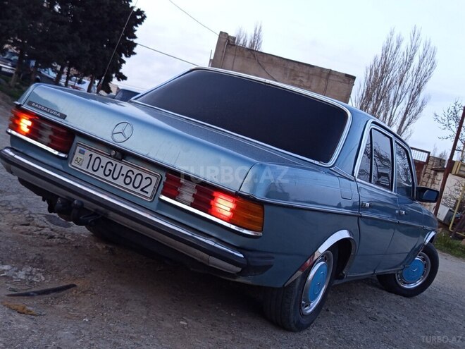 Mercedes  1979, 400,000 km - 2.3 л - Bakı