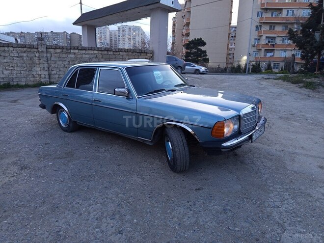 Mercedes  1979, 400,000 km - 2.3 л - Bakı