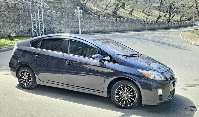 Toyota Prius-8