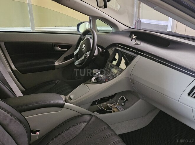 Toyota Prius-18