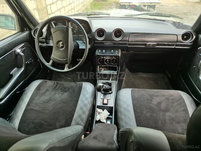 Mercedes  1979, 400,000 km - 2.3 л - Bakı