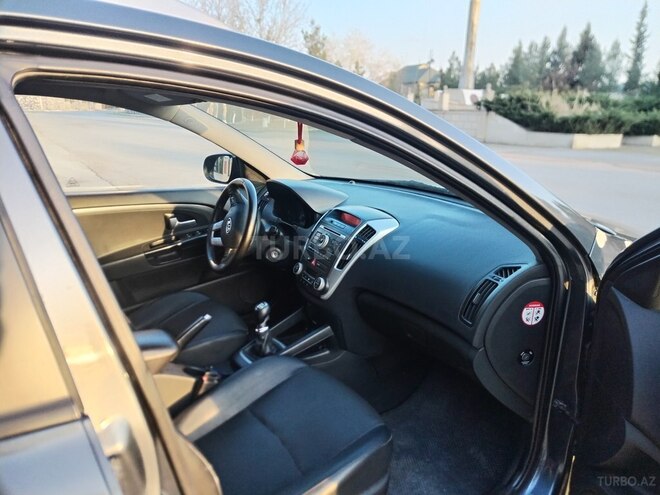 Kia Ceed 2006, 305,000 km - 1.4 l - Ucar