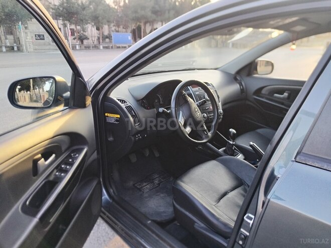 Kia Ceed 2006, 305,000 km - 1.4 l - Ucar