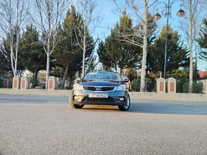 Kia Ceed 2006, 305,000 km - 1.4 l - Ucar
