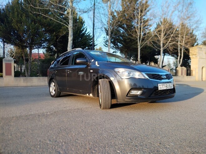 Kia Ceed 2006, 305,000 km - 1.4 l - Ucar
