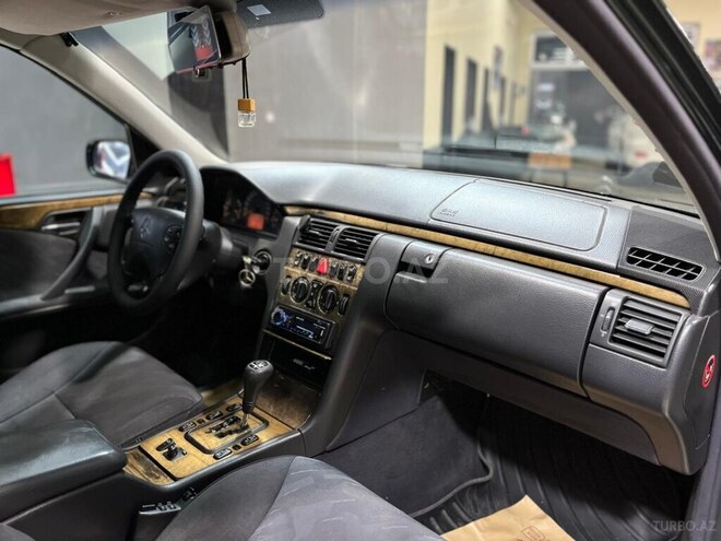 Mercedes E 280 1999, 277,007 km - 2.8 л - Sumqayıt