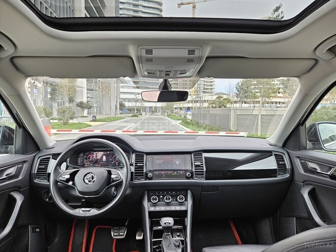 Skoda Kodiaq 2021, 31,800 km - 2.0 л - Bakı