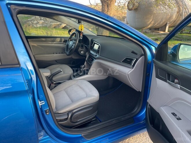 Hyundai Elantra 2016, 200,110 km - 2.0 л - Şirvan