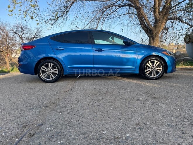 Hyundai Elantra 2016, 200,110 km - 2.0 л - Şirvan
