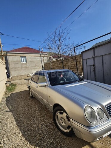 Mercedes E 240 1998, 321,000 km - 2.4 l - Bakı