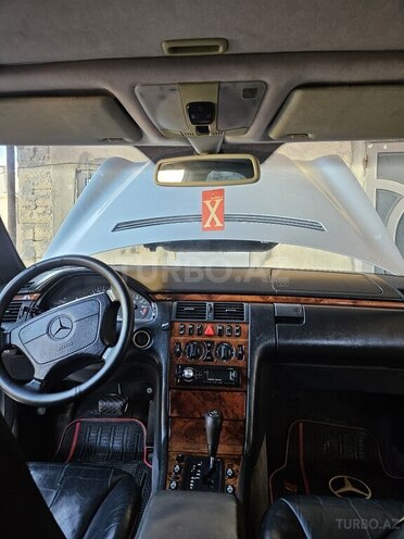 Mercedes E 240 1998, 321,000 km - 2.4 l - Bakı