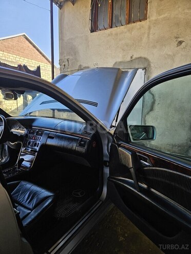 Mercedes E 240 1998, 321,000 km - 2.4 l - Bakı