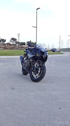 Kawasaki ZX-6R-1