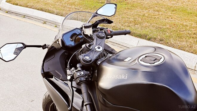 Kawasaki ZX-6R-3