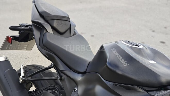Kawasaki ZX-6R-10
