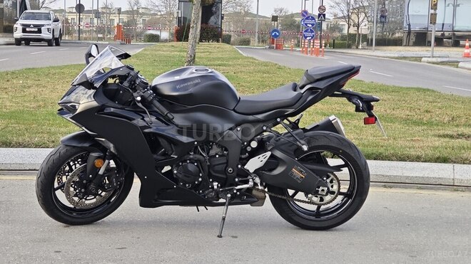 Kawasaki ZX-6R-12
