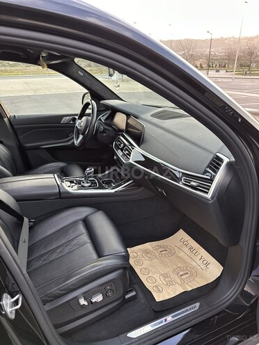 BMW X7-10