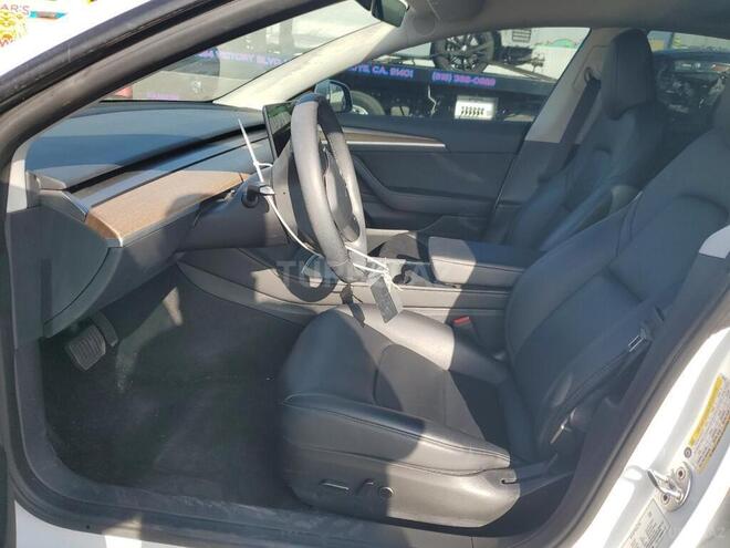 Tesla Model 3-8